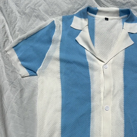 NWOT Blue and White Striped Knit Vintage Style Short Sleeve Button Up Shirt - Picture 2 of 3